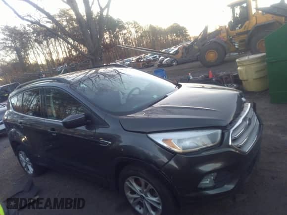 2018 Ford Escape SE z VIN 1FMCU9GD2JUA31982, wystawiony jako IAAI lot #38522249 z przebiegiem 57 384 mil mil oraz . Historia ofert i sprzedaży dostępna na DreamBid. Obrazek 13.