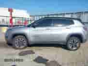 2018 Jeep Compass Trailhawk z VIN 3C4NJDDB9JT169184, wystawiony jako IAAI lot #42989268 z przebiegiem 97 221 mil mil oraz . Historia ofert i sprzedaży dostępna na DreamBid. Obrazek 14.