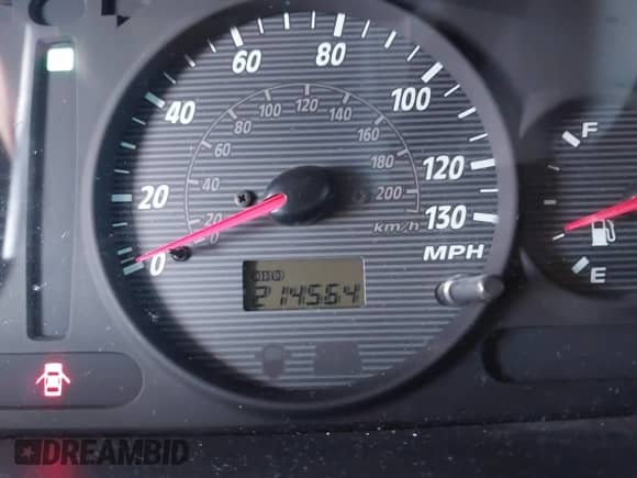 2002 Hyundai Santa Fe GLS с VIN KM8SC13D12U182769, выставлен на аукционе IAAI как лот 43211107 с пробегом Не указан миль и . История ставок и продаж доступна на DreamBid. Изображение 7.