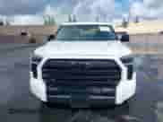 2024 Toyota Tundra Limited z VIN 5TFWA5DB9RX217552, wystawiony jako IAAI lot #41588555 z przebiegiem 3 216 mil mil oraz . Historia ofert i sprzedaży dostępna na DreamBid. Obrazek 12.