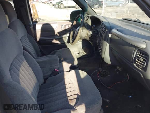 2002 Chevrolet Blazer LS с VIN 1GNDT13W72K220782, выставлен на аукционе IAAI как лот 43457294 с пробегом 33 677 миль миль и . История ставок и продаж доступна на DreamBid. Изображение 5.