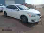 2015 Nissan Altima S z VIN 1N4AL3APXFC101696, wystawiony jako IAAI lot #43372080 z przebiegiem 106 838 mil mil oraz . Historia ofert i sprzedaży dostępna na DreamBid. Obrazek 1.