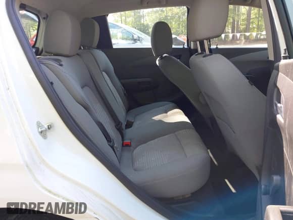 2014 Chevrolet Sonic LS с VIN 1G1JA6SH1E4126920, выставлен на аукционе IAAI как лот 43277045 с пробегом 105 076 миль миль и . История ставок и продаж доступна на DreamBid. Изображение 8.