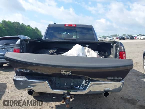 2018 Ram 1500 Big Horn z VIN 1C6RR7LM5JS247760, wystawiony jako IAAI lot #42306425 z przebiegiem 93 664 mil mil oraz . Historia ofert i sprzedaży dostępna na DreamBid. Obrazek 16.