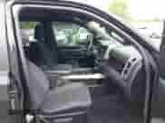 2020 Ram 1500 Lone Star z VIN 1C6SRFFT7LN146820, wystawiony jako IAAI lot #42605548 z przebiegiem 108 268 mil mil oraz . Historia ofert i sprzedaży dostępna na DreamBid. Obrazek 5.