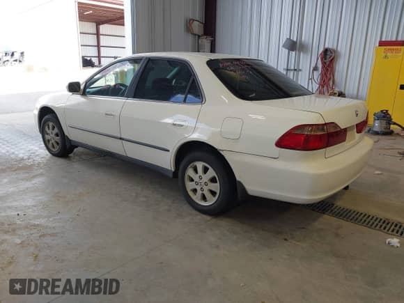 2000 Honda Accord LX with VIN 1HGCG6554YA158980, listed as a IAAI auction lot 43421281 with 358,049 mi miles and . Bid and sale history available at DreamBid. Image 3.