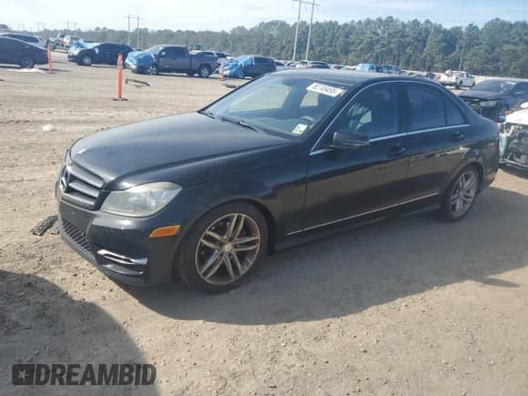 2014 Mercedes-Benz C 250 Sport with VIN WDDGF4HBXEA937911, listed as a Copart auction lot 82749495 with 100,337 mi miles and Clean title. Bid and sale history available at DreamBid. Image 1.