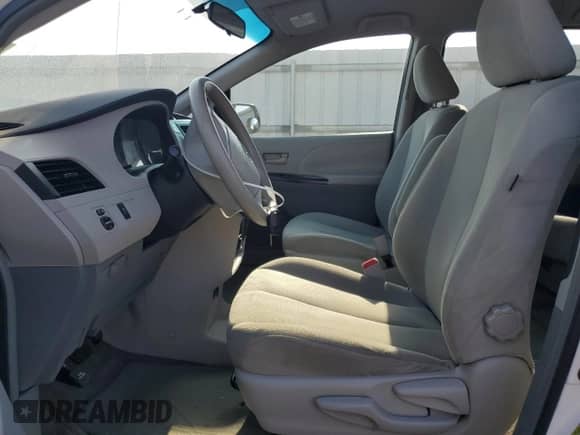 2011 Toyota Sienna с VIN 5TDKA3DC5BS007375, выставлен на аукционе Copart как лот 81334025 с пробегом 322 546 миль миль и Списание • Salvage title. История ставок и продаж доступна на DreamBid. Изображение 7.