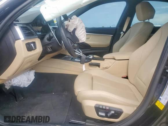 2018 BMW 3 Series 330i z VIN WBA8B9C53JEE81889, wystawiony jako Copart lot #82160725 z przebiegiem 64 851 mil mil oraz Szkoda całkowita • Salvage title. Historia ofert i sprzedaży dostępna na DreamBid. Obrazek 7.