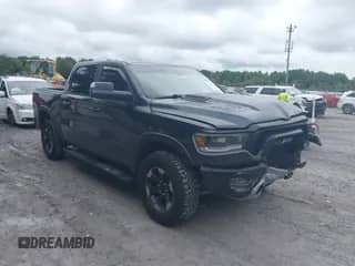 2020 Ram 1500 Rebel z VIN 1C6SRFLT0LN315399, wystawiony jako IAAI lot #42988101 z przebiegiem 93 786 mil mil oraz . Historia ofert i sprzedaży dostępna na DreamBid. Obrazek 1.