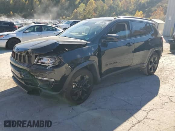 2021 Jeep Compass Latitude z VIN 3C4NJCBB2MT589869, wystawiony jako Copart lot #77095944 z przebiegiem 65 195 mil mil oraz Szkoda całkowita • Salvage title. Historia ofert i sprzedaży dostępna na DreamBid. Obrazek 1.