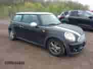 2013 MINI Hardtop с VIN WMWSU3C59DT548635, выставлен на аукционе IAAI как лот 42176999 с пробегом 111 357 миль миль и . История ставок и продаж доступна на DreamBid. Изображение 1.
