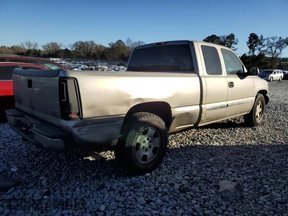 2003 GMC Sierra 1500 with VIN 2GTEC19V531353571, listed as a Copart auction lot 86347254 with 328,300 mi miles and Clean title. Bid and sale history available at DreamBid. Image 3.