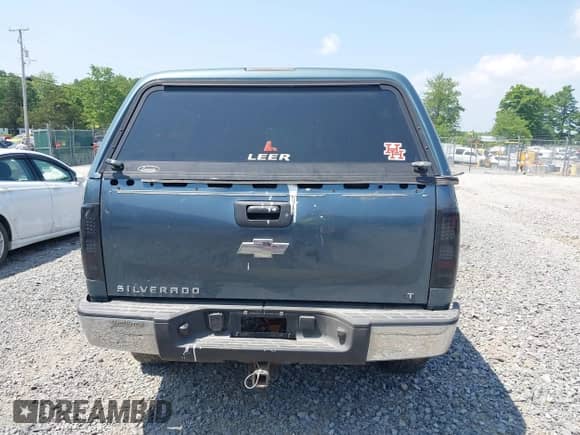 2007 Chevrolet Silverado 1500 1LT z VIN 2GCEK13M971728449, wystawiony jako IAAI lot #42418344 z przebiegiem 221 004 mil mil oraz . Historia ofert i sprzedaży dostępna na DreamBid. Obrazek 16.