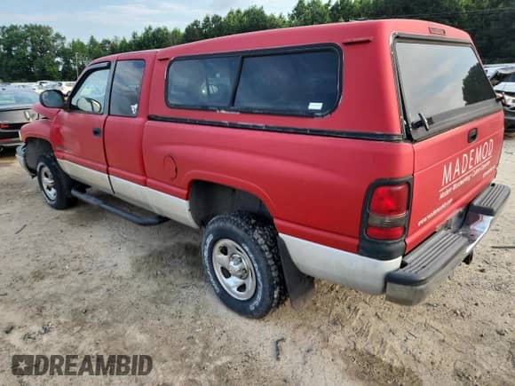 1999 Dodge 1500 with VIN 3B7HF12Y1XG140915, listed as a Copart auction lot 63085455 with 132,604 mi miles and Clean title. Bid and sale history available at DreamBid. Image 2.