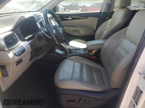 2017 Kia Sorento EX z VIN 5XYPHDA51HG234615, wystawiony jako Copart lot #70273725 z przebiegiem 145 768 mil mil oraz Szkoda całkowita • Salvage title. Historia ofert i sprzedaży dostępna na DreamBid. Obrazek 7.