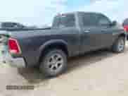 2015 Ram 1500 Laramie z VIN 1C6RR7VT5FS600011, wystawiony jako IAAI lot #42710587 z przebiegiem 196 070 mil mil oraz . Historia ofert i sprzedaży dostępna na DreamBid. Obrazek 4.