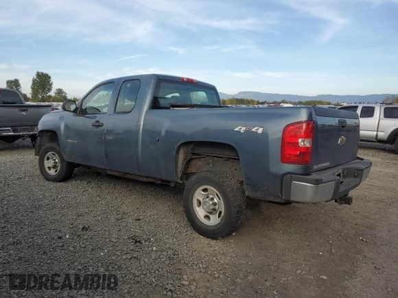 2010 Chevrolet Silverado 2500HD Work Truck z VIN 1GC5KVBG2AZ258931, wystawiony jako Copart lot #75083514 z przebiegiem 121 516 mil mil oraz Szkoda całkowita • Salvage title. Historia ofert i sprzedaży dostępna na DreamBid. Obrazek 2.