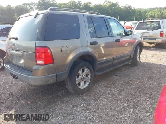 2003 Ford Explorer XLT with VIN 1FMZU63K83ZA92143, listed as a IAAI auction lot 42437278 with 286,800 mi miles and . Bid and sale history available at DreamBid. Image 4.