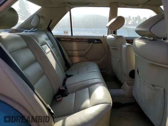 1991 Mercedes-Benz 300 E с VIN WDBEA30D7MB402534, выставлен на аукционе Copart как лот 69520695 с пробегом 131 807 миль миль и Чистый • Clean title. История ставок и продаж доступна на DreamBid. Изображение 10.