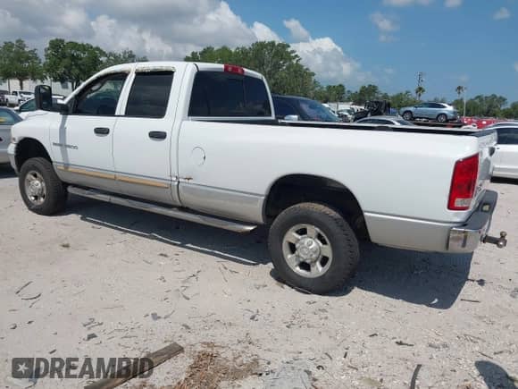 2003 Dodge 2500 ST z VIN 1D7KU28D43J537703, wystawiony jako IAAI lot #42150162 z przebiegiem 224 783 mil mil oraz . Historia ofert i sprzedaży dostępna na DreamBid. Obrazek 3.