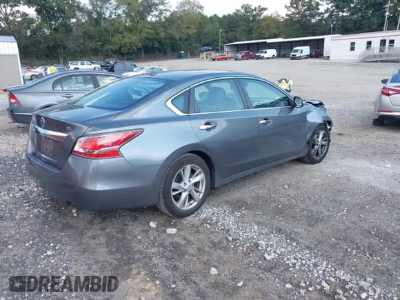 2015 Nissan Altima S with VIN 1N4AL3AP3FN343699, listed as a IAAI auction lot 43265624 with 88,523 mi miles and . Bid and sale history available at DreamBid. Image 4.