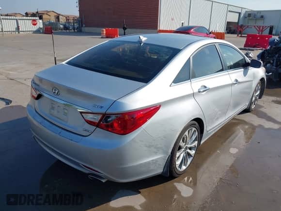 2013 Hyundai Sonata SE с VIN 5NPEC4AB2DH512131, выставлен на аукционе IAAI как лот 43029108 с пробегом 161 487 миль миль и . История ставок и продаж доступна на DreamBid. Изображение 4.