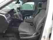 2017 Chevrolet Tahoe Commercial z VIN 1GNLCDEC9HR196310, wystawiony jako Copart lot #80655125 z przebiegiem 158 352 mil mil oraz Czysty tytuł • Clean title. Historia ofert i sprzedaży dostępna na DreamBid. Obrazek 7.