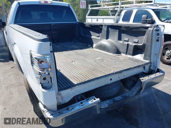 2013 Ford F-150 XL z VIN 1FTNF1CF3DKF44223, wystawiony jako IAAI lot #43090325 z przebiegiem 206 575 mil mil oraz . Historia ofert i sprzedaży dostępna na DreamBid. Obrazek 6.