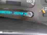 2004 GMC Sierra 1500 SLE z VIN 2GTEK13TX41417048, wystawiony jako IAAI lot #42403447 z przebiegiem 222 760 mil mil oraz . Historia ofert i sprzedaży dostępna na DreamBid. Obrazek 15.