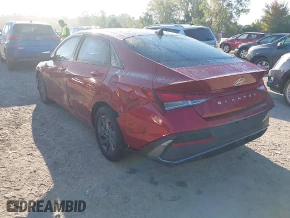 2024 Hyundai Elantra SEL z VIN KMHLM4DG3RU759064, wystawiony jako IAAI lot #43198214 z przebiegiem 12 462 mil mil oraz . Historia ofert i sprzedaży dostępna na DreamBid. Obrazek 3.