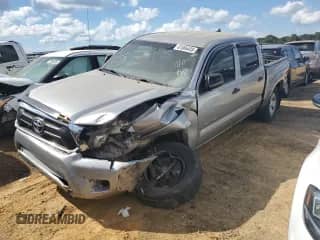 2015 Toyota Tacoma PreRunner z VIN 5TFJU4GN0FX082958, wystawiony jako Copart lot #87066435 z przebiegiem Nie podano mil oraz Szkoda całkowita • Salvage title. Historia ofert i sprzedaży dostępna na DreamBid. Obrazek 1.