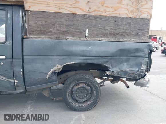 1994 Nissan Frontier z VIN 1N6SD11S1RC357764, wystawiony jako IAAI lot #43051089 z przebiegiem 271 286 mil mil oraz . Historia ofert i sprzedaży dostępna na DreamBid. Obrazek 6.