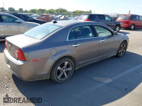 2012 Chevrolet Malibu 1LT z VIN 1G1ZC5EU8CF288089, wystawiony jako IAAI lot #43443742 z przebiegiem 195 894 mil mil oraz . Historia ofert i sprzedaży dostępna na DreamBid. Obrazek 4.