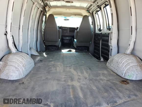 2017 Chevrolet Express Cargo с VIN 1GCWGAFF8H1341241, выставлен на аукционе Copart как лот 64240255 с пробегом 212 159 миль миль и Списание • Salvage title. История ставок и продаж доступна на DreamBid. Изображение 11.
