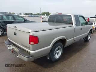 2002 Chevrolet S-10 LS z VIN 1GCCS195728234281, wystawiony jako IAAI lot #43471252 z przebiegiem 106 375 mil mil oraz . Historia ofert i sprzedaży dostępna na DreamBid. Obrazek 4.
