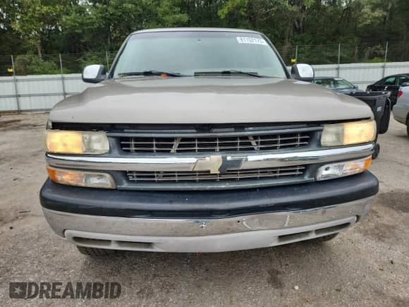 1999 Chevrolet Silverado 1500 LS with VIN 2GCEK19T1X1290279, listed as a Copart auction lot 81152175 with 298,379 mi miles and Salvage title. Bid and sale history available at DreamBid. Image 5.