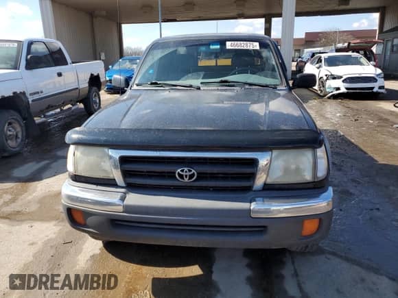 1998 Toyota Tacoma z VIN 4TAWM72N8WZ144489, wystawiony jako Copart lot #46682875 z przebiegiem 238 124 mil mil oraz Czysty tytuł • Clean title. Historia ofert i sprzedaży dostępna na DreamBid. Obrazek 5.