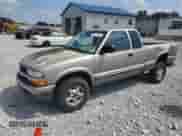 2000 Chevrolet S-10 LS z VIN 1GCDT19W0YK211706, wystawiony jako Copart lot #69227405 z przebiegiem 156 404 mil mil oraz Szkoda całkowita • Salvage title. Historia ofert i sprzedaży dostępna na DreamBid. Obrazek 1.