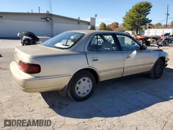 1995 Toyota Camry DX z VIN 4T1SK11E0SU634144, wystawiony jako Copart lot #77469074 z przebiegiem 123 359 mil mil oraz Czysty tytuł • Clean title. Historia ofert i sprzedaży dostępna na DreamBid. Obrazek 3.