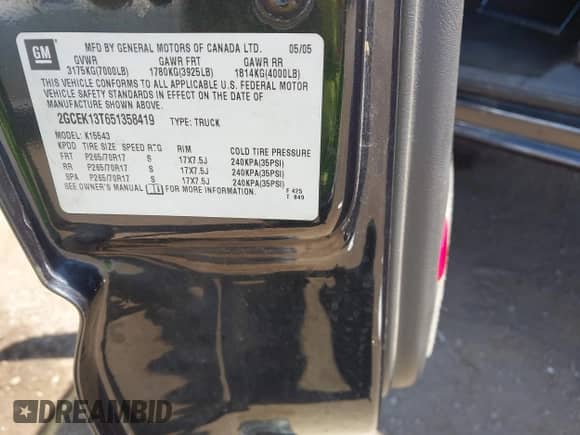 2005 Chevrolet Silverado 1500 LT with VIN 2GCEK13T651358419, listed as a IAAI auction lot 42073531 with 120,233 mi miles and . Bid and sale history available at DreamBid. Image 9.