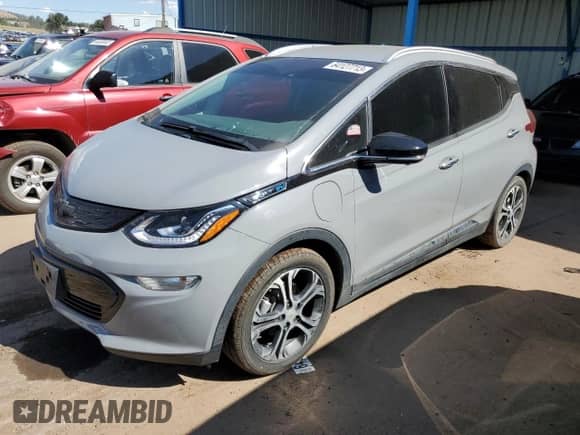 2020 Chevrolet Bolt EV Premier z VIN 1G1FZ6S0XL4113556, wystawiony jako Copart lot #64127713 z przebiegiem 33 874 mil mil oraz . Historia ofert i sprzedaży dostępna na DreamBid. Obrazek 1.
