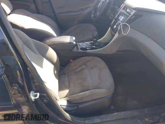 2013 Hyundai Sonata GLS z VIN 5NPEB4AC4DH545076, wystawiony jako IAAI lot #43291544 z przebiegiem Nie podano mil oraz . Historia ofert i sprzedaży dostępna na DreamBid. Obrazek 5.