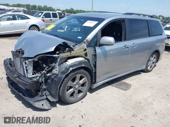 2017 Toyota Sienna SE with VIN 5TDXZ3DC2HS873638, listed as a IAAI auction lot 42448622 with 55,568 mi miles and . Bid and sale history available at DreamBid. Image 2.