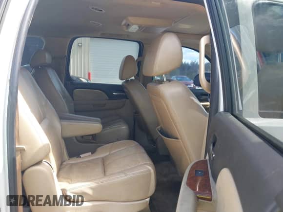 2007 Chevrolet Suburban LTZ с VIN 3GNFK163X7G288232, выставлен на аукционе IAAI как лот 43304593 с пробегом 270 970 миль миль и . История ставок и продаж доступна на DreamBid. Изображение 8.
