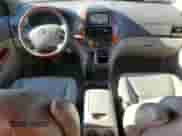 2010 Toyota Sienna XLE с VIN 5TDDK4CC0AS032776, выставлен на аукционе Copart как лот 70566325 с пробегом 174 831 миль миль и Чистый • Clean title. История ставок и продаж доступна на DreamBid. Изображение 8.