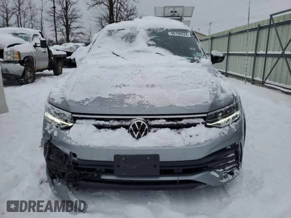 2022 Volkswagen Tiguan SE R-Line Black with VIN 3VV8B7AX6NM147561, listed as a Copart auction lot 86799224 with 40,608 mi miles and Salvage title. Bid and sale history available at DreamBid. Image 5.