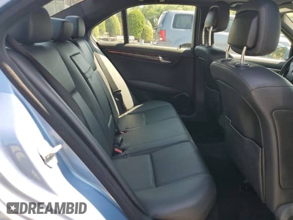 2010 Mercedes-Benz C 300 Sport с VIN WDDGF8BB9AF456139, выставлен на аукционе Copart как лот 66520225 с пробегом 143 428 миль миль и Чистый • Clean title. История ставок и продаж доступна на DreamBid. Изображение 10.