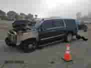 2019 Cadillac Escalade ESV z VIN 1GYS3GKJ1KR154028, wystawiony jako Copart lot #83409884 z przebiegiem Nie podano mil oraz Szkoda całkowita • Salvage title. Historia ofert i sprzedaży dostępna na DreamBid. Obrazek 1.