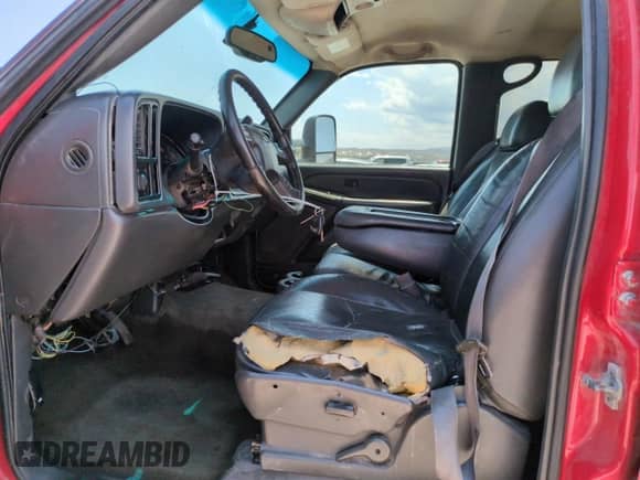 2007 Chevrolet Silverado 3500 SRW Wrk Trk z VIN 1GCHK33D97F126684, wystawiony jako Copart lot #62130915 z przebiegiem 372 194 mil mil oraz Szkoda całkowita • Salvage title. Historia ofert i sprzedaży dostępna na DreamBid. Obrazek 7.